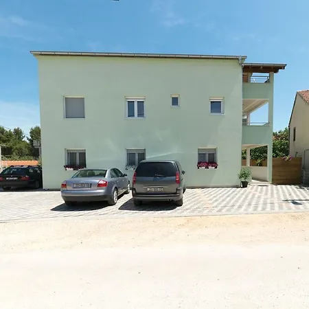 Joso With Pool * Pakoštane