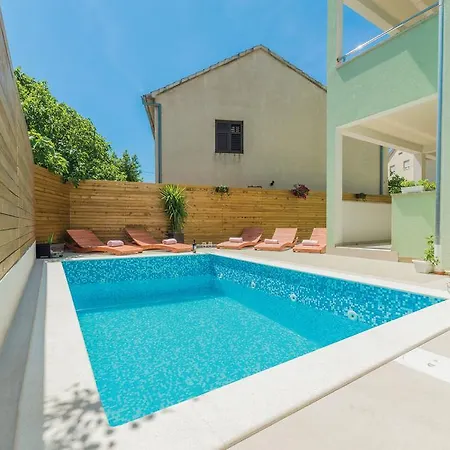 Joso With Pool Pakoštane