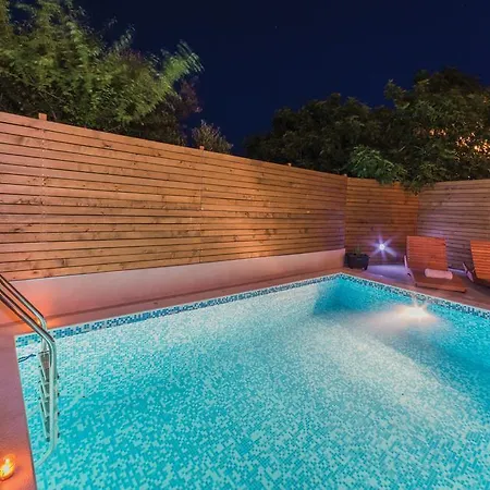 Apartment Joso With Pool Pakoštane