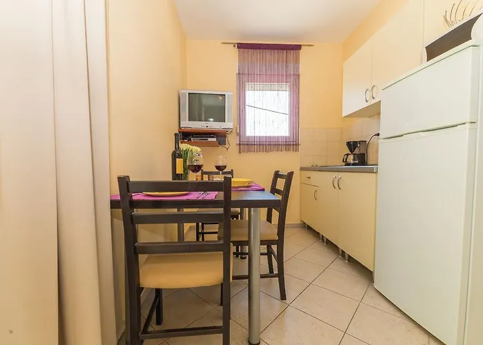 Joso With Pool * פאקוסטאן