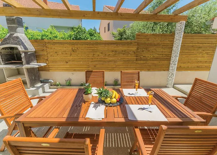 Joso With Pool דירה