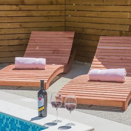 Joso With Pool * Pakoštane