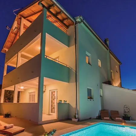 Joso With Pool Apartment Pakoštane