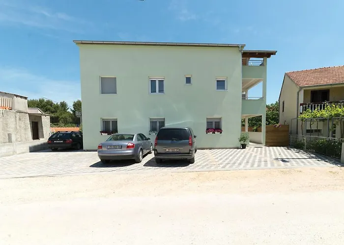 Joso With Pool * Pakoštane