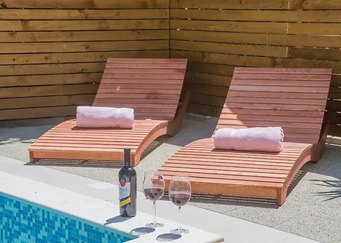 Joso With Pool * Pakoštane